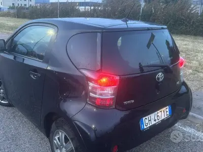 Usata Toyota iQ 68 CV (50 kW) 2010 Nero Utilitaria