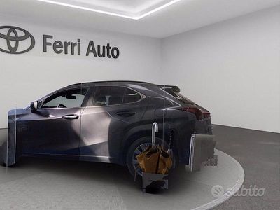 Usata Lexus UX 250h 184 CV (135 kW) 2024 Black & dark grey SUV