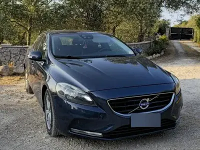 Usata Volvo V40 Kinetic 115 CV (84 kW) 2015 Bluazzurro Berlina