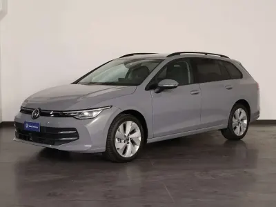 Usata VW Golf VIII Life 150 CV (110 kW) 2024 Moonstone grey Station wagon