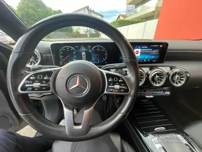 Usata Mercedes A180 136 CV (100 kW) 2018 Nero Berlina