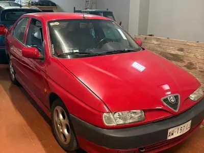 Usata Alfa Romeo 146 103 CV (75 kW) 1998 Rosso Utilitaria