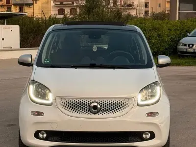 Usata Smart ForFour Passion 90 CV (66 kW) 2018 Bianco Utilitaria