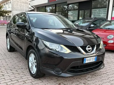 Usata Nissan Qashqai N-Vision 110 CV (80 kW) 2017 Nero SUV