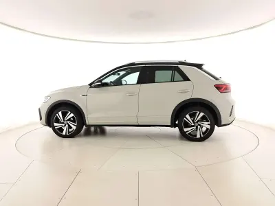 Usata VW T-Roc R-line 150 CV (110 kW) 2023 Grigio chiaro SUV