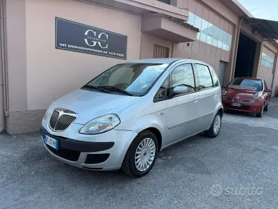 Usata Lancia Musa 95 CV (69 kW) 2006 Grigio Monovolume