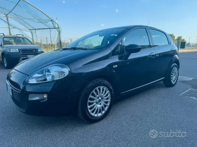 Usata Fiat Punto Lounge 69 CV (50 kW) 2013 Nero Utilitaria