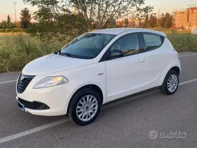 Usata Lancia Ypsilon Silver 80 CV (58 kW) 2015 Bianco Utilitaria