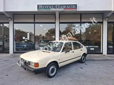 Usata Alfa Romeo Alfasud 68 CV (50 kW) 1983 Avorio (a.r. 329) Berlina
