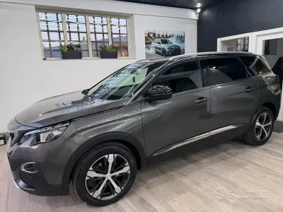 Usata Peugeot 5008 S 131 CV (96 kW) 2019 Grigio SUV