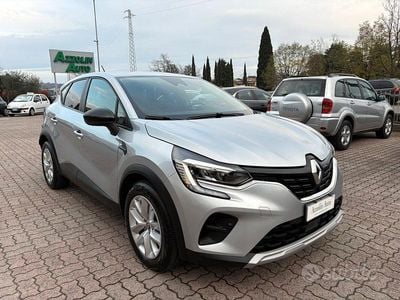 Usata Renault Captur 91 CV (66 kW) 2022 Grigio SUV