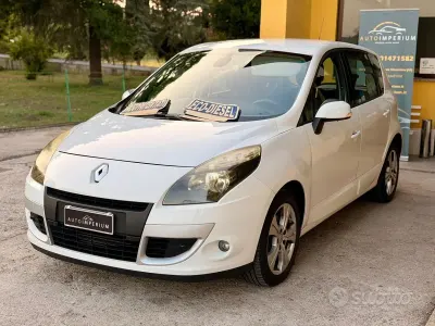 Usata Renault Scénic III Luxe 110 CV (80 kW) 2010 Bianco Monovolume