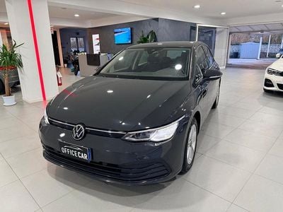 Usata VW Golf VIII Life 131 CV (96 kW) 2022 Grigio Berlina