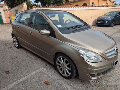 Mercedes B200