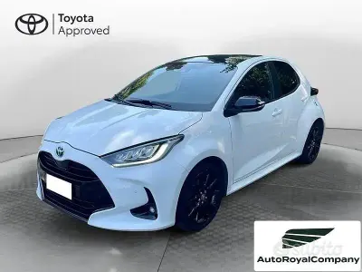 Usata Toyota Yaris Hybrid Lounge 116 CV (85 kW) 2022 Bianco Berlina