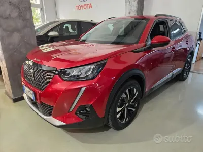 Usata Peugeot 2008 Allure 102 CV (75 kW) 2020 Rosso SUV
