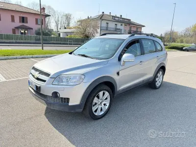 Usata Chevrolet Captiva 150 CV (110 kW) 2008 Grigio SUV