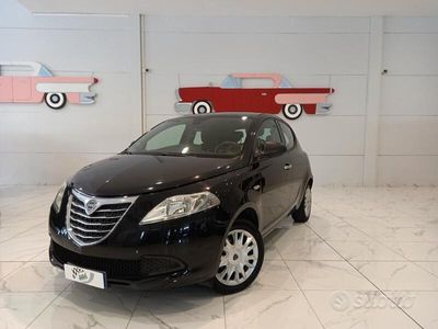 usata Lancia Ypsilon 1.2 69 CV 5 porte Silver Neopatenta