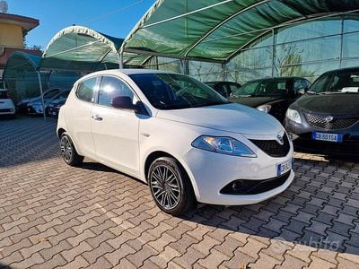 Usata Lancia Ypsilon Gold 69 CV (50 kW) 2020 Bianco Utilitaria