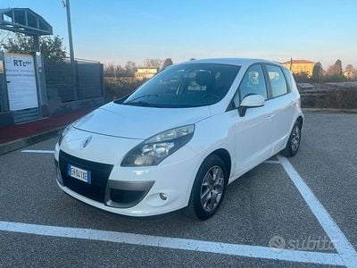 Usata Renault Scénic III Luxe 110 CV (80 kW) 2011 Bianco Monovolume