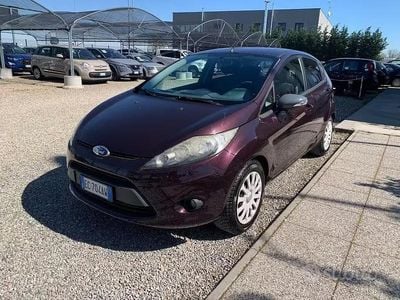 Begagnad Ford Fiesta 82 HK (60 kW) 2010 Röd Sedan