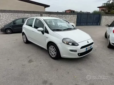 Begagnad Fiat Punto Lounge 95 HK (69 kW) 2016 Vit Halvkombi