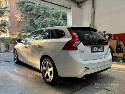 Usata Volvo V60 Summum 150 CV (110 kW) 2015 Bianco Station wagon
