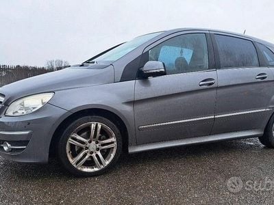 Usata Mercedes B200 140 CV (102 kW) 2008 Grigio Monovolume