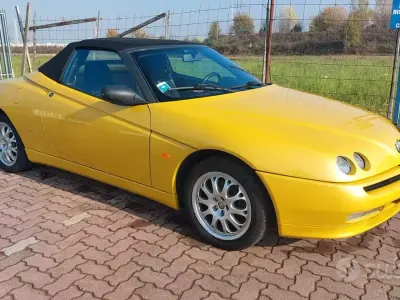 Usata Alfa Romeo Spider 144 CV (105 kW) 2000 Giallo Cabrio