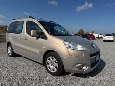 Begagnad Peugeot Partner Tepee 90 HK (66 kW) 2010 Gul Minibuss