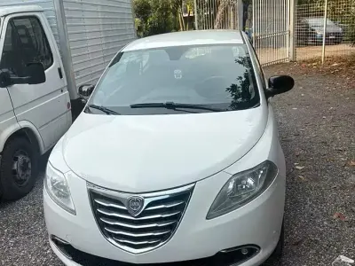Usata Lancia Ypsilon Silver 69 CV (50 kW) 2012 Bianco Utilitaria