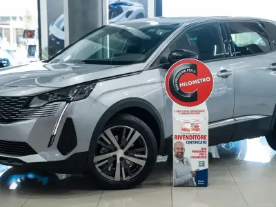 Usata Peugeot 3008 Allure 131 CV (96 kW) 2022 Argento SUV