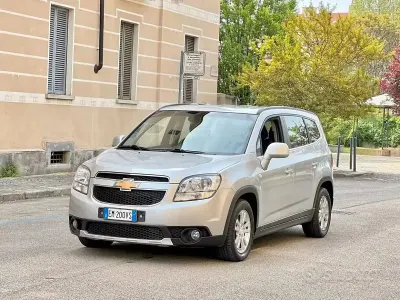 Usata Chevrolet Orlando LTZ 163 CV (119 kW) 2012 Grigio chiaro metallizzato Monovolume