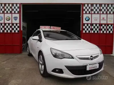 Usata Opel Astra GTC 110 CV (80 kW) 2015 Bianco Coupé