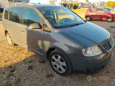 Usata VW Touran Highline 140 CV (102 kW) 2004 Grigio Monovolume