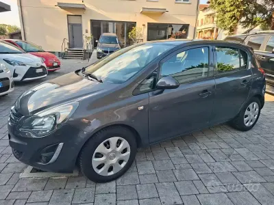 Usado Opel Corsa 65 CV (47 kW) 2014 Gris Utilitario