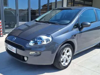 Usata Fiat Punto Street 77 CV (56 kW) 2013 Grigio scuro metallizzato Utilitaria