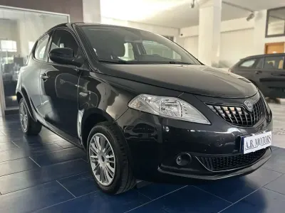 Usata Lancia Ypsilon Silver 69 CV (50 kW) 2023 Grigio Utilitaria