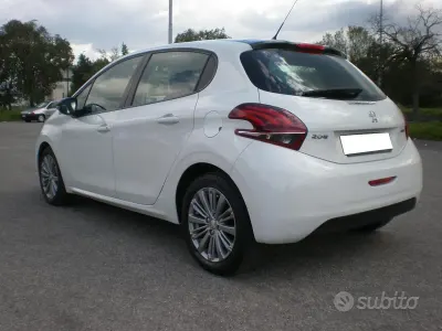 Usata Peugeot 208 75 CV (55 kW) 2016 Bianco Utilitaria