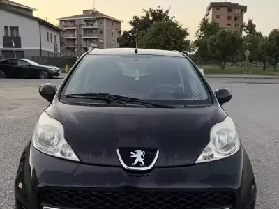 Usata Peugeot 107 68 CV (50 kW) 2009 Nero Utilitaria