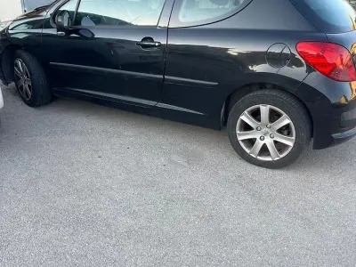 Usata Peugeot 207 109 CV (80 kW) 2008 Nero Berlina