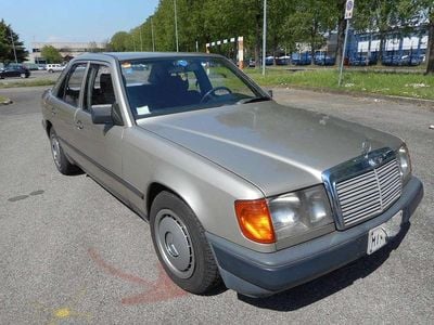 Usata Mercedes E260 120 CV (88 kW) 1985 Bronzo Berlina