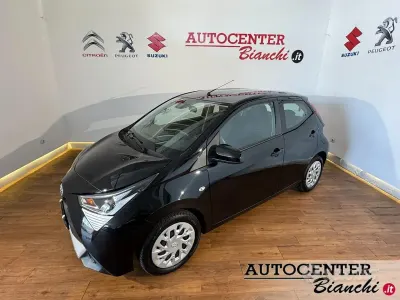 Usata Toyota Aygo X-play 72 CV (52 kW) 2020 Nero Utilitaria