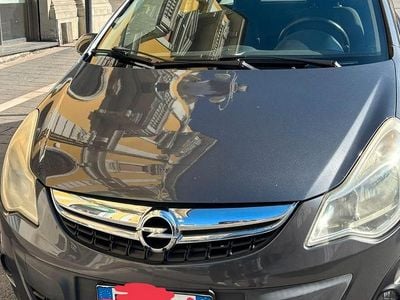 Usata Opel Corsa 65 CV (47 kW) 2012 Grigio Utilitaria