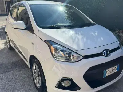 Usata Hyundai i10 Comfort 67 CV (49 kW) 2016 Bianco Utilitaria