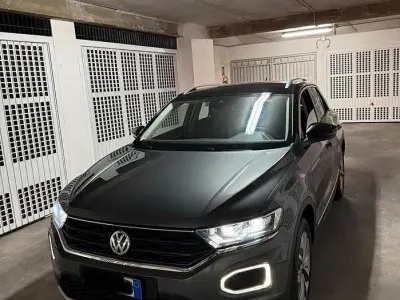 Usata VW T-Roc 150 CV (110 kW) 2018 Grigio SUV