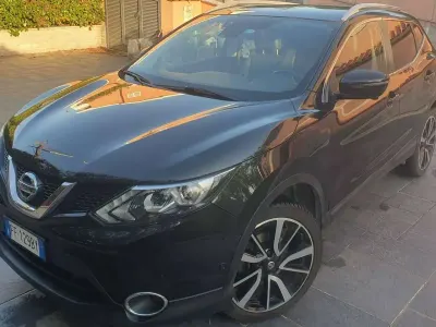 Usata Nissan Qashqai Tekna 131 CV (96 kW) 2016 Nero SUV