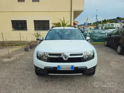 Usata Dacia Duster Lauréate 105 CV (77 kW) 2013 Bianco SUV