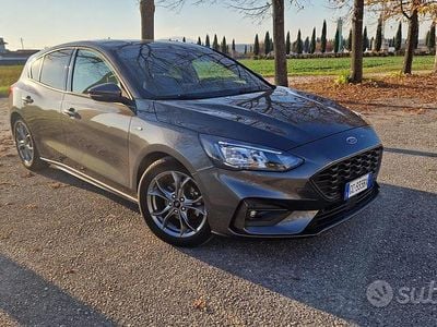 Grigio Usata 2020 Ford Focus ST-Line Berlina | 18.200 € (Buon prezzo)