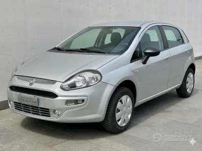Begagnad Fiat Punto Evo 70 HK (51 kW) 2011 Grå Halvkombi